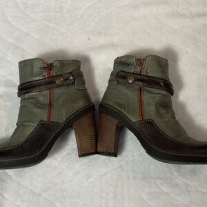 Stylish Grey and Brown Women's Ankle Boots